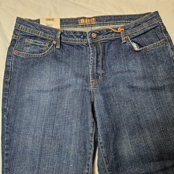 Bitten by Sarah Jessica Parker Straight Leg Mid-rise Jeans size 16 Short NWT - Picture 8 of 8